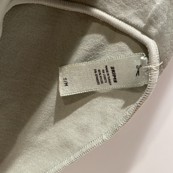 Skims ESSENTIAL SCOOP NECK BODYSUIT | AGAVE - Picture 9 of 10